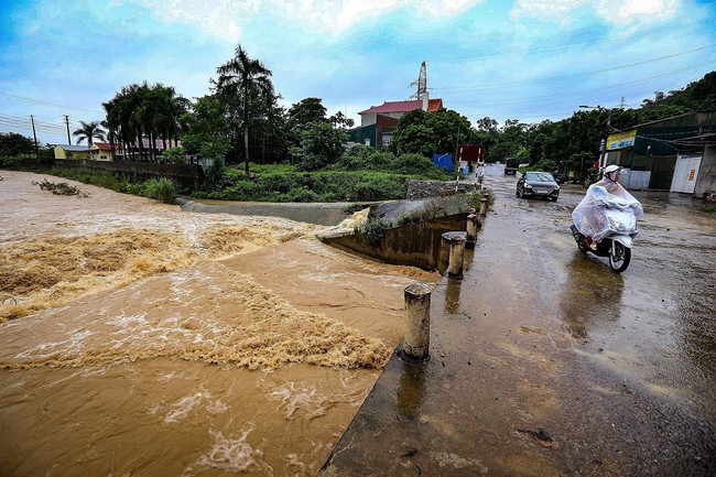 Thời tiết ngày 3/9: Một số tỉnh miền núi phía Bắc đề phòng lũ quét, sạt lở đất - Ảnh 1.